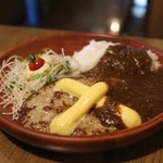 びっくりドンキー - 料理写真:チーズカリーバーグディッシュ 300☆