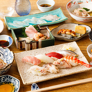 料理6品に握り10貫。その日の上質な食材が揃う＜寿コース＞