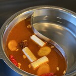 牛禅 - 料理写真:特製の火鍋スープ。新陳代謝促進！