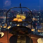 305754945 - 