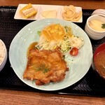 お米cafe さかもと - 料理写真:チキンステーキ定食  鶏はパリッとソテーされあっさりめのソースがかかってる。小鉢が3品、茶碗蒸しまで付いてくる。普通に美味い