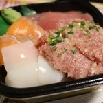 Makkudommaru - どんまる丼 525円。