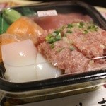 Makkudommaru - どんまる丼 525円。