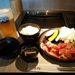 Satsumayakinikukurozakurakurozakura - 『アサヒスーパードライ生ビール(大)』(680円)と『鹿児島三大名産盛り合わせ』(1680円)～♪(^o^)丿