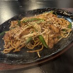 い月 - ホルモン焼きそば