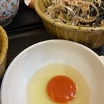 なぜ蕎麦にラー油を入れるのか。 新橋店 - 