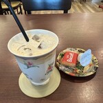 ガレージカフェ ミケ - ドリンク写真:カフェラテ