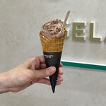 FLOR GELATO ITALIANO - ジャンドゥーヤ（税込650円）+ワッフルコーン（税込100円）