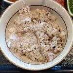 大戸屋 - 五穀米。風味と歯ごたえは言う事なし。