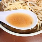 ラーメンひかり - ベースは豚骨で、つけ麺らしくやや濃いめ