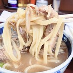 ラーメンひかり - チャーシューや野菜を絡めて、ワシワシ食す感じ