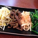 紅梅園 - H.26.5.6.昼 ナムル盛り合わせ 400円