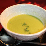 サーラ・マンジェ・ドゥ・クール  - そら豆のスープ