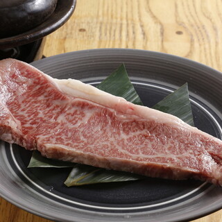 国産牛や銘柄豚を使った贅沢肉料理も豊富にご用意！