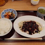 月泉 - 若手ランチ会 B. 豚肉の黒胡椒ソース1,300円。