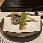 一㐂 - 天婦羅
      幼鮎、なす、しし唐辛子
      雪塩で