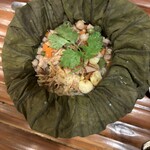 ベトナム料理コムゴン - コムセン（五目焼き飯　蓮の葉包み）