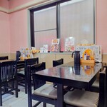 味楽 - 玄関入ってすぐ左のテーブル。