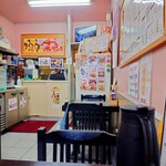味楽 - 大将がどんどん開発し続ける新メニューは、店内外に掲出されています。