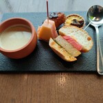 The Living Room with SKY BAR - 