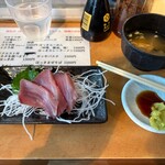 マルトマ食堂 - まぐろ刺身３切れ