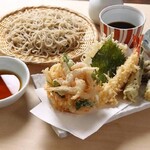 吉祥庵 - 白海老のかき揚げと季節野菜の天もり蕎麦