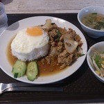 恵比寿 ガパオ食堂 - ・ガパオごはん 全容　980円