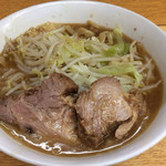 ラーメン二郎 - ラーメン 700円　麺半分・ニンニク・カラメ・アブラ