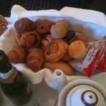 Hotel Hassler Roma - パンが山盛り～（＾◇＾）