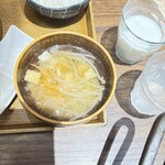 みのるダイニング - もやしと、揚げの味噌汁