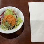 kitchen HISA - サラダはフレンチドレッシング？がかかってます