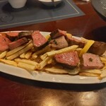 Restaurant & Bar THE KING GEORGE - 牛タングリルとポテトフライ