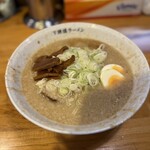 下頭橋ラーメン - ラーメン大盛り　麺固め　ネギ多め