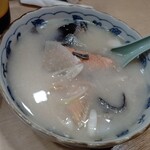 朝市の味処 茶夢 - 酒粕が香るアラ汁