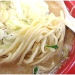 らーめん弁慶 - 麺アップ。ゴツすぎず、やわすぎずのナイス麺。