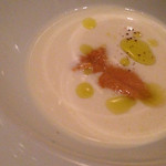 ポンテローザ トーキョー - ジャガイモのスープに北海道のうにを添えたズッパ