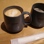 コーヒーロースタリーメグロ - カフェラテとコーヒーアメリカーノ