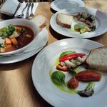 「ミシュカ」キッチン＆バー - 前菜２品とスープ