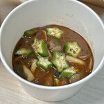 atelier C - original vegan food box(\2,000)　手作り玄米麴味噌味の御味噌汁 オクラ しめじ（テイクアウト用にお湯を注ぐ前の状態）