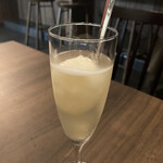 スペイン食堂 ラ・ファローラ - 自家製レモンソルベ入りカヴァ