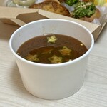 atelier C - original vegan food box(\2,000)　手作り玄米麴味噌味の御味噌汁 オクラ しめじ（調理例）