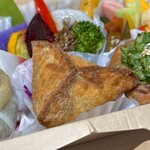 atelier C - original vegan food box(\2,000)　アスパラガス レンズ豆のサモサ 水菜 エンダイブ 紫キャベツ