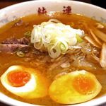 さっぽろ純連 - さっぽろラーメンの特徴であるラードの膜で旨みと熱さが最後まで閉じ込められている。