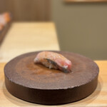 鮨 十兵衛 - 縞鯵。つけ台丸いやつに変えたやん！今気づいた。