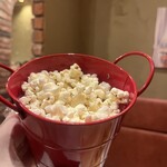赤レンガ個室ビストロ RENGARO - 食べ放題のポップコーンは3杯おかわりしました