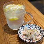 月島オイスター倶楽部 - 牡蠣専用自家製レモンサワー、お通し