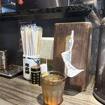 カラシビ味噌らー麺 鬼金棒 - カウンターテーブル