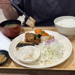 築地銀だこ - 奥さまは大戸屋で黒酢の何かと鯖の直火焼き定食頼んでた。