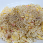 中華料理たつみ - チャーハンにコショウ投下～♪