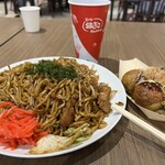 築地銀だこ - 焼そばセット大盛♪ドリンクは烏龍茶。